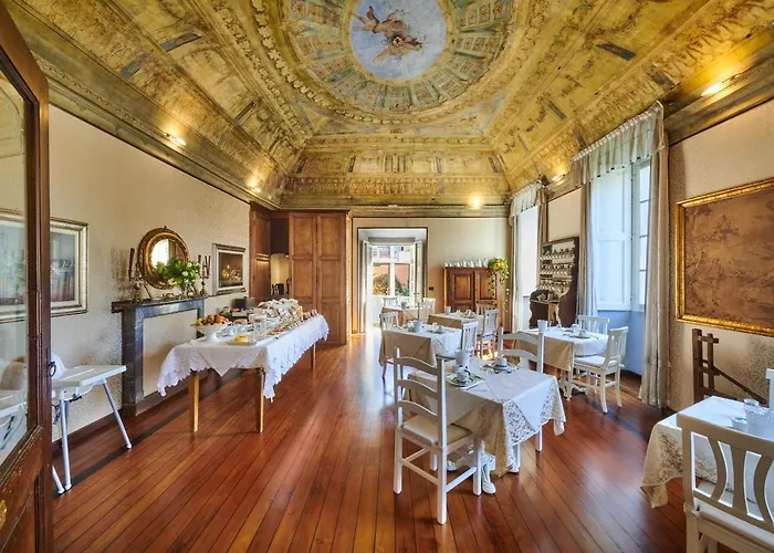 לינה וארוחת בוקר Annamaria 4*