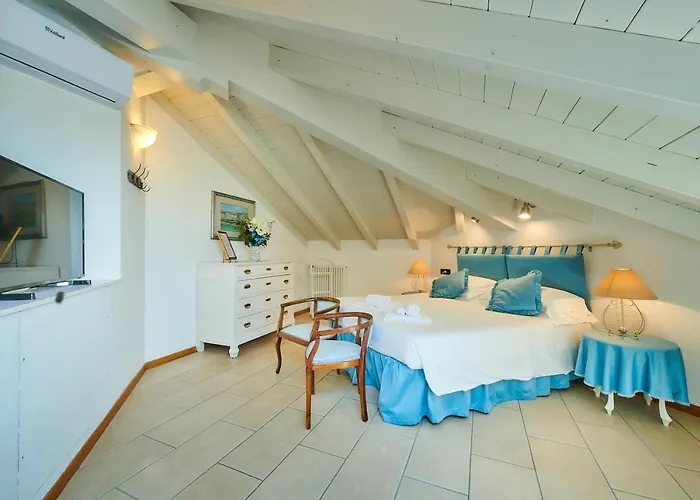 Annamaria לינה וארוחת בוקר 4*